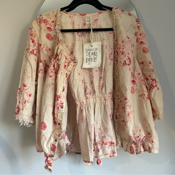 ❌SOLD❌Magnolia Pearl Floral Millie Jo Blouse TOP 1413 - Picture 5 of 10